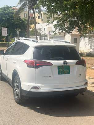 Toyota RAV-4 2016 image 1