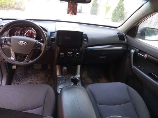 kia sorento image 9