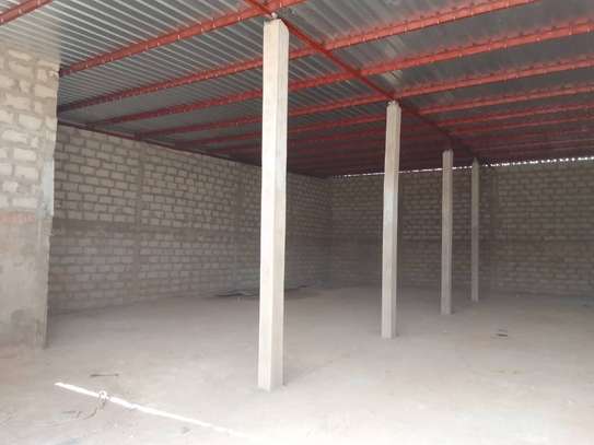 Hangar 300m2 image 1