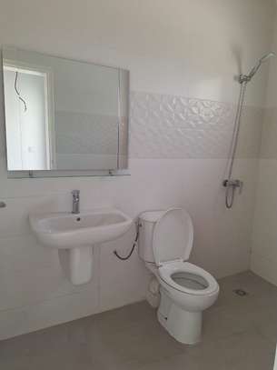 Appartement neuf au Point E image 7
