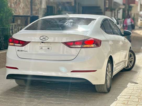 Hyundai Elantra 2017 image 4