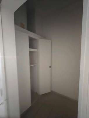 Appartement a louer point E image 10