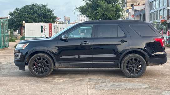 FORD EXPOLORER venant image 3