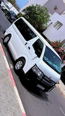 Toyota Hiace utilitaire blanc 14 places robuste image 6