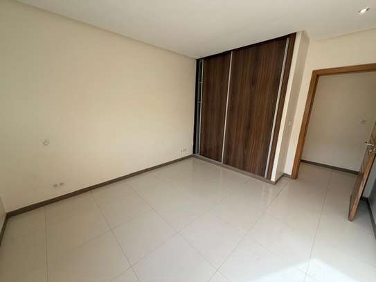 SUPERBE F4 À LOUER –CORNICHE MERMOZ image 5