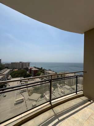 F5 au plateau avec une vue panoramique sur la mer image 12