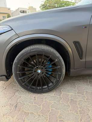 Bmw X5 m compétition année 2017/upgrade/2025 image 4