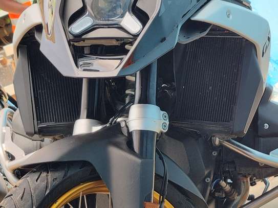 BMW R 1200 GS Noir Jantes Dorées Moto Aventure image 4