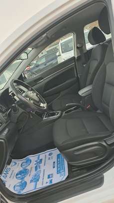 Hyundai Elantra 2018 image 9