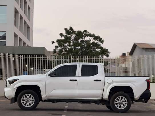 Toyota Tacoma SR  2024 image 6