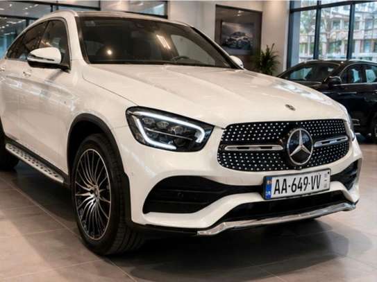 Mercedes benz glc 300 image 2