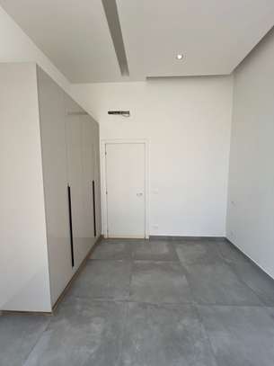 F4 d e225 m² à vendre sur la corniche image 3