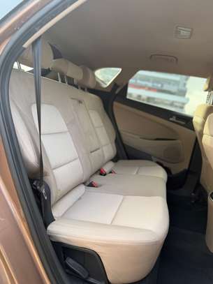 Hyundia Tucson image 3