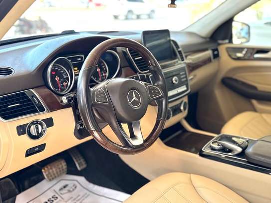 Mercedes Benz GLE400 image 9