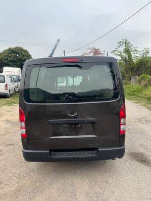 Toyota Hiace 14-16 image 2