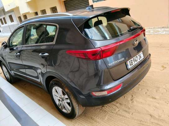 Kia Sportag 2017 Automatic Essence 4 cylinder image 9