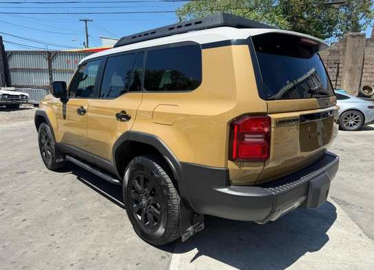 Toyota land cruiser prado hybrid 2024 image 4
