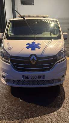 Ambulance Renault Grand model image 8