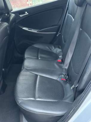 Hyundai Accent 2017 Gris 5 portes Économique image 5