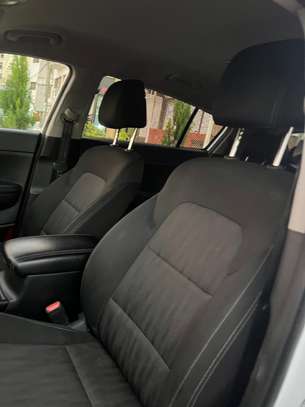 KIA SPORTAGE image 10