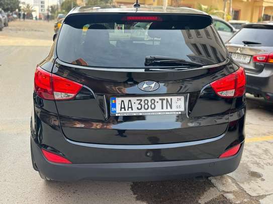 Hyundai SUV noir spacieux maniable et fiable image 6