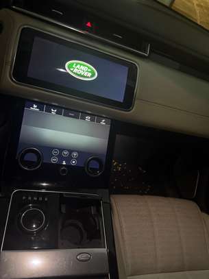 Range Rover Velar P380 R dynamic image 5