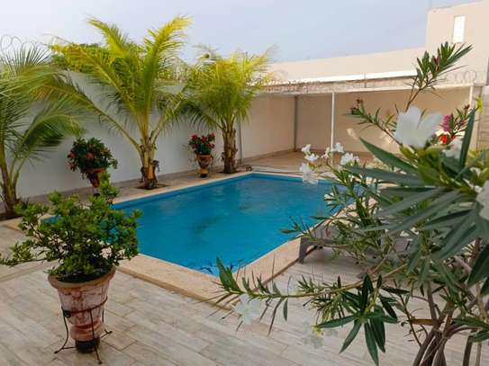 À VENDRE – Villa meublée avec piscine à Saly image 4