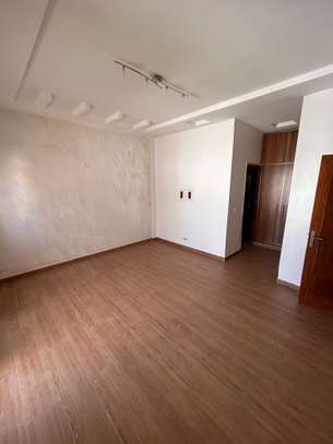 Appartement f4 à louer aux Almadies image 7