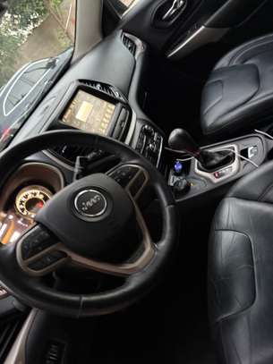 Jeep Cherokee image 5