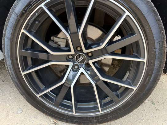 Audi Q8 2021 image 12