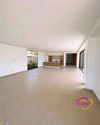 Villa d'architecte à vendre à Saly image 3