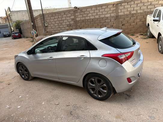 Hyundai Elantra gt image 2