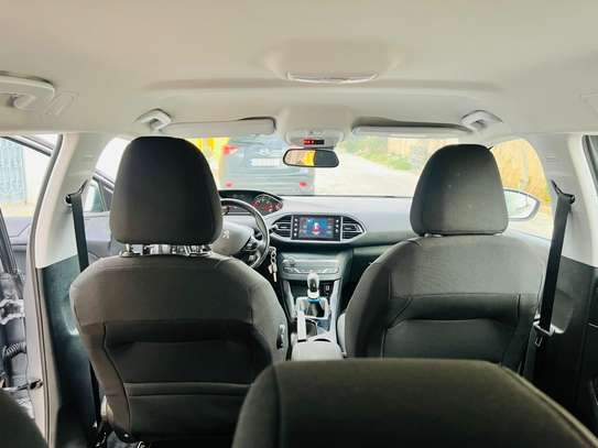 Peugeot 308 image 8