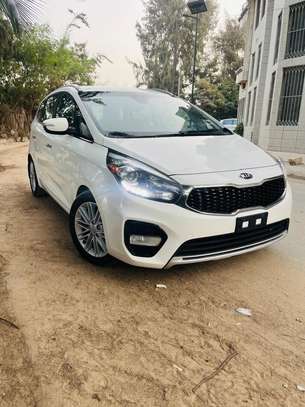 Kia rondo image 1