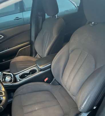 Chrysler 200 venant image 1