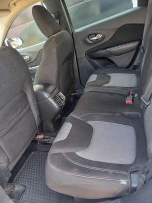 Jeep Cherokee image 11