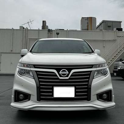 Nissan Elgrand 7 Places 2018 image 1