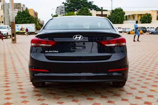Hyundai Elantra image 6