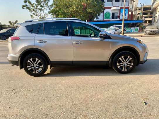 TOYOTA Rav4 2017 image 3