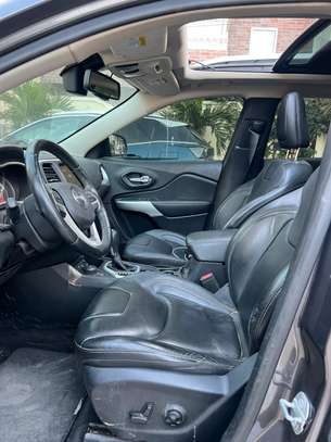 Jeep Cherokee image 6