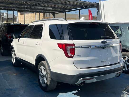 Ford explorer image 3