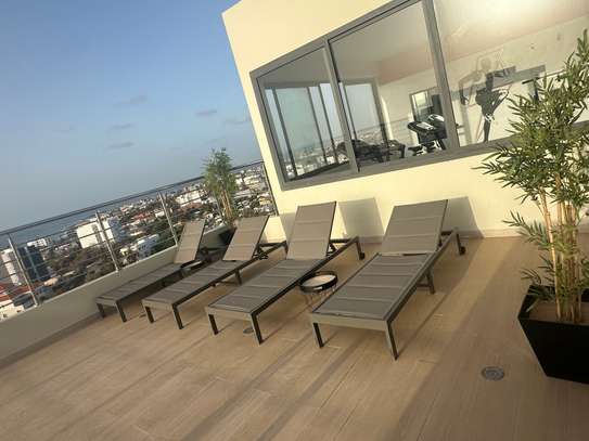 Appartement, une piscine à débordement, salle de sport image 10