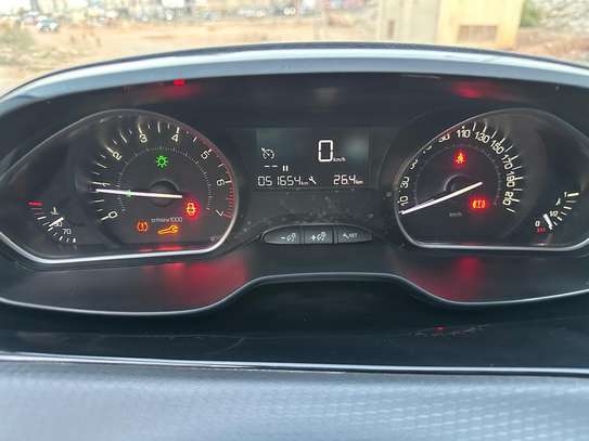 Peugeot 208 2019 image 8