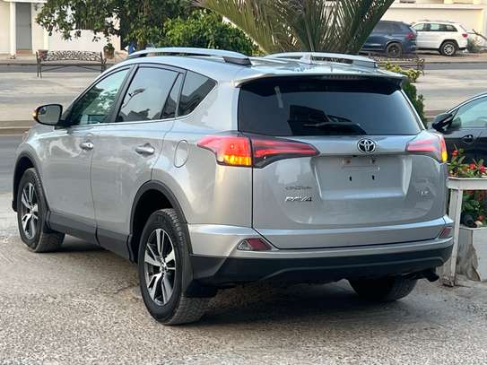 Toyota Rav4 2018 image 7