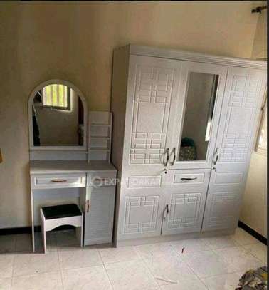 Armoire marron et blanc image 9