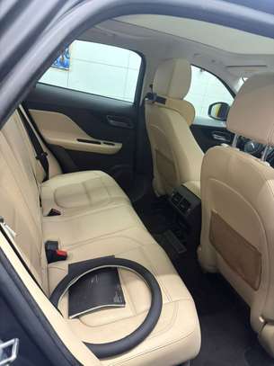 Jaguar F Pace 2017 image 9