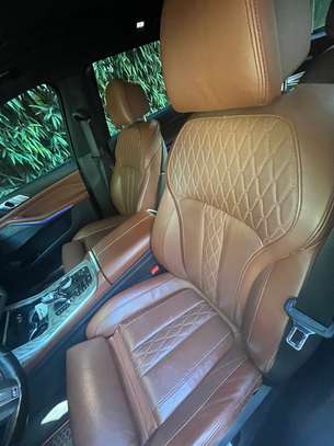 BMW X7 40i 2019 image 6