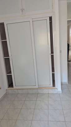 A loué un apartuman  1etage non loin de la brioche Dorée image 9