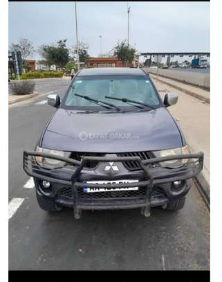 Mitsubishi l 200 image 1