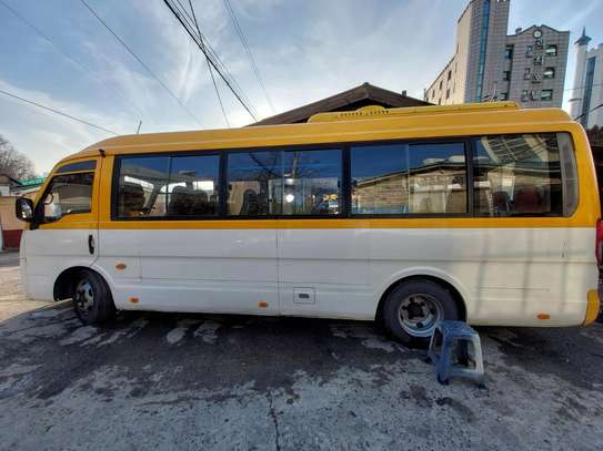 minibus de 11, 14 et 27 places image 3